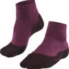 Falke TK2 Wool Korte Wandelsokken Dames, Violet/zwart 1 Falke TK2 Wool Korte Wandelsokken Dames, Violet/zwart -Sport- En Outdoorkleding falke tk2 wool short trekking socks women burgundy 1