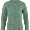 Fjällräven Fjällräven Övik Cable Gebreide Rolhals Trui Dames, Groen -Sport- En Outdoorkleding fjaellraeven oevik cable knit roller neck sweater women patina green 1